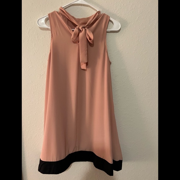 Boutique flowy shift dress with bowtie back - Picture 2 of 5